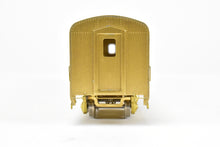 Load image into Gallery viewer, HO Brass Oriental Limited NP - Northern Pacific North Coast Limited 56-Seat Coach #500 w/o Skirts