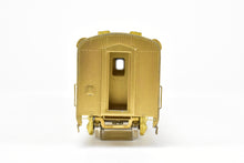 Load image into Gallery viewer, HO Brass Oriental Limited NP - Northern Pacific North Coast Limited 56-Seat Coach #500 w/o Skirts