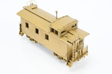 Load image into Gallery viewer, HO Brass Oriental Limited GN - Great Northern 25 Foot Caboose