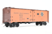 Load image into Gallery viewer, O Brass PSC - Precision Scale Co. PFE - Pacific Fruit Express 40’ Steel Reefer with Wood Roof Walk Circa 1945 CP No. 45683
