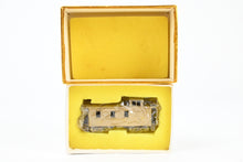 Load image into Gallery viewer, HO Brass Oriental Limited GN - Great Northern 25 Foot Caboose