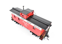 Load image into Gallery viewer, HO Brass DVP - Division Point NYC&St.L - Nickel Plate Road "1000" Series 30' Wood Caboose FP No. 1004