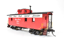 Load image into Gallery viewer, HO Brass DVP - Division Point NYC&St.L - Nickel Plate Road "1000" Series 30' Wood Caboose FP No. 1004