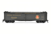 Load image into Gallery viewer, HO Brass Shoreham Shops GN - Great Northern 50 Foot Express Reefer FP #2033