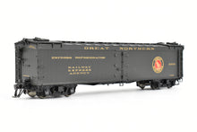 Load image into Gallery viewer, HO Brass Shoreham Shops GN - Great Northern 50 Foot Express Reefer FP #2033