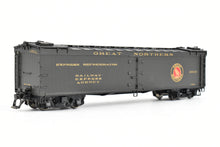Load image into Gallery viewer, HO Brass Shoreham Shops GN - Great Northern 50 Foot Express Reefer FP #2033
