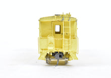 Load image into Gallery viewer, HO Brass OMI - Overland Models, Inc. IT - Illinois Terminal Bay Window Caboose #980-989