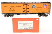 Load image into Gallery viewer, Gauge 1 - 1:32nd Scale Brass PSC - Precision Scale Co. PFE - Pacific Fruit Express 401' Wood Refrigerator R-30-12 Factory Painted No. 29925
