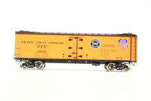 Load image into Gallery viewer, Gauge 1 - 1:32nd Scale Brass PSC - Precision Scale Co. PFE - Pacific Fruit Express 401' Wood Refrigerator R-30-12 Factory Painted No. 29925