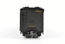 Load image into Gallery viewer, HO Brass Shoreham Shops GN - Great Northern 50 Foot Express Reefer FP #2033
