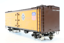 Load image into Gallery viewer, Gauge 1 - 1:32nd Scale Brass PSC - Precision Scale Co. PFE - Pacific Fruit Express 401' Wood Refrigerator R-30-12 Factory Painted No. 29925