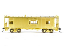 Load image into Gallery viewer, HO Brass OMI - Overland Models, Inc. IT - Illinois Terminal Bay Window Caboose #980-989
