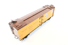 Load image into Gallery viewer, Gauge 1 - 1:32nd Scale Brass PSC - Precision Scale Co. PFE - Pacific Fruit Express 401' Wood Refrigerator R-30-12 Factory Painted No. 29925