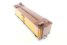 Load image into Gallery viewer, Gauge 1 - 1:32nd Scale Brass PSC - Precision Scale Co. PFE - Pacific Fruit Express 401' Wood Refrigerator R-30-12 Factory Painted No. 29925