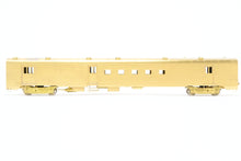 Load image into Gallery viewer, HO Brass Oriental Limited GN - Great Northern Streamlined Empire Builder 37 Mail Baggage