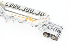 Load image into Gallery viewer, HO Brass CON CMC - Classic Mint Collectibles #14039 Peterbilt 379 3-Axle Tractor w/ Sleeper FP Blue and Heil 1040 Dry Bulk Trailer FP White for A&R Carriers