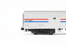 Load image into Gallery viewer, N Kato 106-6292 Amtrak Amfleet Phase III 2-Car Set B Baggage No. 1221 and Cafe No. 28015