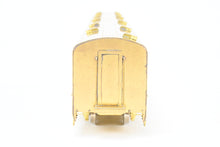 Load image into Gallery viewer, HO Brass Oriental Limited GN - Great Northern Streamlined Empire Builder 37 Mail Baggage