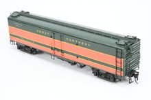 Load image into Gallery viewer, O Brass Sunset Models Third Rail GN - Great Northern REA - Railway Express Agency 54' Reefer Factory Painted No. 2249