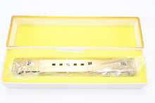 Load image into Gallery viewer, HO Brass Oriental Limited GN - Great Northern Streamlined Empire Builder 37 Mail Baggage