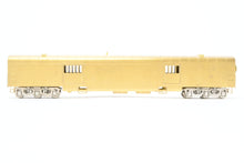Load image into Gallery viewer, HO Brass Oriental Limited GN - Great Northern Streamlined "Empire Builder" 262 Baggage Skirted