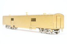 Load image into Gallery viewer, HO Brass Oriental Limited GN - Great Northern Streamlined "Empire Builder" 262 Baggage Skirted