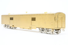Load image into Gallery viewer, HO Brass Oriental Limited GN - Great Northern Streamlined "Empire Builder" 262 Baggage Skirted