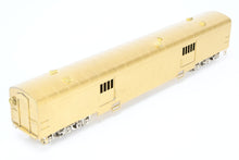 Load image into Gallery viewer, HO Brass Oriental Limited GN - Great Northern Streamlined "Empire Builder" 262 Baggage Skirted