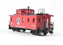 Load image into Gallery viewer, HO Brass OMI - Overland Models, Inc. GN - Great Northern 30' Wood Sided Caboose w/Andrews Truck F/P Lighted #X246