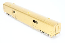 Load image into Gallery viewer, HO Brass Oriental Limited GN - Great Northern Streamlined "Empire Builder" 262 Baggage Skirted
