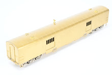 Load image into Gallery viewer, HO Brass Oriental Limited GN - Great Northern Streamlined "Empire Builder" 262 Baggage Skirted