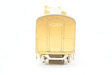Load image into Gallery viewer, HO Brass Oriental Limited GN - Great Northern Streamlined "Empire Builder" 262 Baggage Skirted