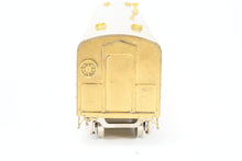 Load image into Gallery viewer, HO Brass Oriental Limited GN - Great Northern Streamlined "Empire Builder" 262 Baggage Skirted