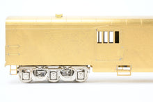 Load image into Gallery viewer, HO Brass Oriental Limited GN - Great Northern Streamlined "Empire Builder" 262 Baggage Skirted