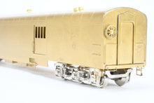 Load image into Gallery viewer, HO Brass Oriental Limited GN - Great Northern Streamlined "Empire Builder" 262 Baggage Skirted
