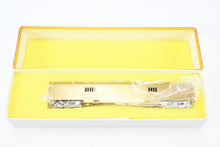 Load image into Gallery viewer, HO Brass Oriental Limited GN - Great Northern Streamlined "Empire Builder" 262 Baggage Skirted