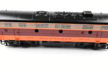 Load image into Gallery viewer, HO Brass Oriental Limited MILW - Milwaukee Road EMD F9A/F9B FP Lettered But Not Numbered