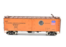 Load image into Gallery viewer, HO Brass CON CIL - Challenger Imports PFE - Pacific Fruit Express R-40-26 Refrigerator Car FP No. 2678 no