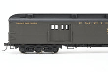 Load image into Gallery viewer, HO Brass Oriental Limited GN - Great Northern 1935 Empire Builder Baggage Mail Express Custom Painted No. 53