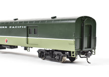 Load image into Gallery viewer, HO Brass A. W. Enterprises NP - Northern Pacific Baggage Car #203-239 Pro-Painted Lowey Scheme