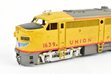 Load image into Gallery viewer, HO Brass OMI - Overland Models Inc. UP - Union Pacific Alco 'FA-1' W/Dynamic Brakes, small number boards CP #1639a Weathered