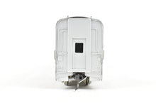 Load image into Gallery viewer, HO Brass Hi-Country Brass ATSF - Santa Fe 500 Series High-Level Transition Chair Car No. 528