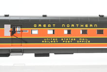 Load image into Gallery viewer, HO Walthers "Name Train" GN - Great Northern 1955 Empire Builder 10-Car Set