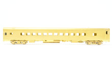 Load image into Gallery viewer, HO Brass Oriental Limited GN - Great Northern Lightweight Coach Nos. 1221-26 De-skirted