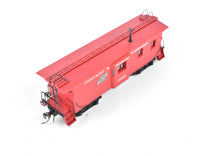 Load image into Gallery viewer, HO Brass CON DVP - Division Point C&NW - Chicago and North Western Bay Window Caboose FP