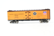 Load image into Gallery viewer, Gauge 1 - 1:32nd Scale Brass PSC - Precision Scale Co. PFE - Pacific Fruit Express 40' Wood Refrigerator R-30-12 Factory Painted No. 30449