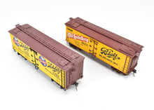 Load image into Gallery viewer, O Scale Wood Unknown Manufacturer Lot of Two 36' Wood Beer Reefers Schlitz and Old Heidelberg Beer Pro Built and Painted NOB