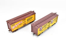 Load image into Gallery viewer, O Scale Wood Unknown Manufacturer Lot of Two 36' Wood Beer Reefers Schlitz and Old Heidelberg Beer Pro Built and Painted NOB