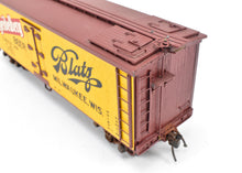 Load image into Gallery viewer, O Scale Wood Unknown Manufacturer Lot of Two 36' Wood Beer Reefers Schlitz and Old Heidelberg Beer Pro Built and Painted NOB