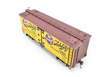 Load image into Gallery viewer, O Scale Wood Unknown Manufacturer Lot of Two 36' Wood Beer Reefers Schlitz and Old Heidelberg Beer Pro Built and Painted NOB